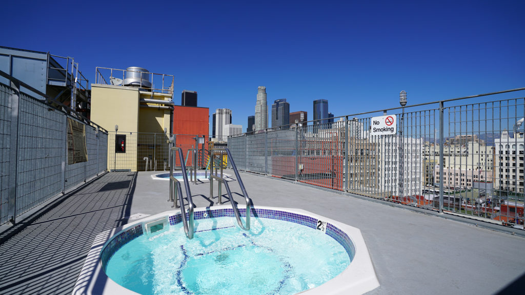 This image has an empty alt attribute; its file name is dtla-loft-jacuzzi-1024x576.jpg